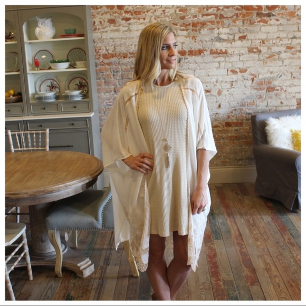 LAST ONE! Ivory Kimono with Lace Detail - Picture 3 of 5
